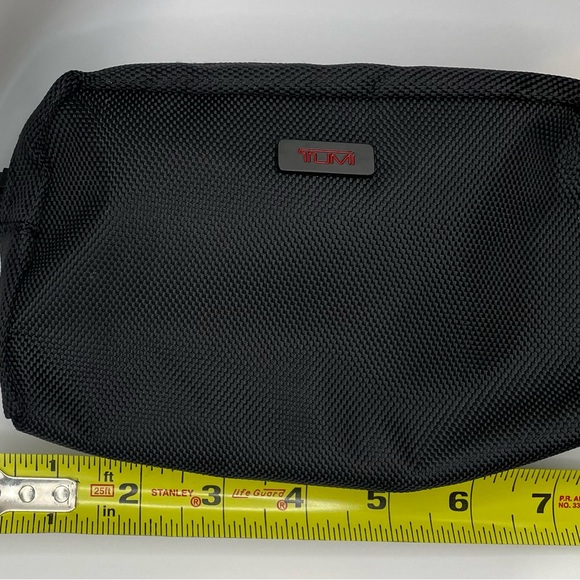 NEW! Tumi for Delta 1st class travel mini case - Picture 4 of 7